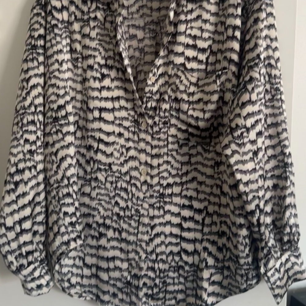 Forever 21 Silky Long Sleeve Button Up Blouse | Abstract Black & White Print | M - Picture 2 of 5